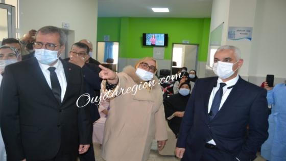 شاهد…وزير الصحة والعامل خليل يتفقدان عملية التلقيح بالناظور وبني انصار