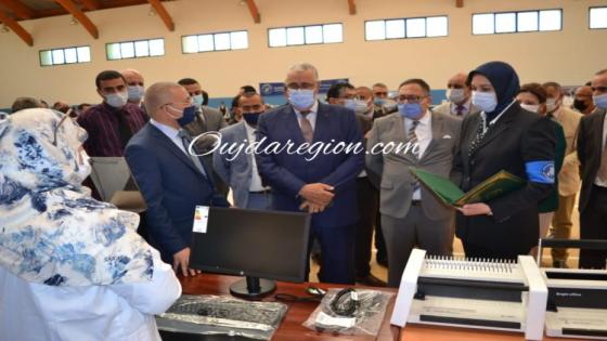 صوت وصور..الوالي الجامعي يوزع تجهيزات و معدات ل32 سجين لخلق مشاريع مدرة للدخل بوجدة