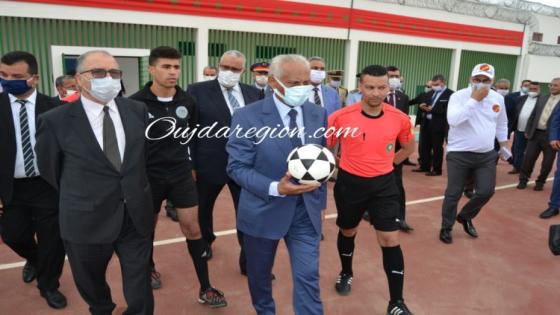 شاهدوا سجناء المغرب يرفعون شعار الصحراء مغربية