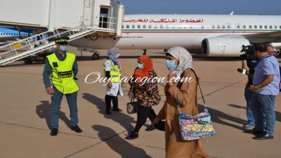 شاهدوا الجالية الجزائرية تحيي جلالة الملك على تخفيضات التنقل