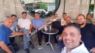 صورة..بيوي بمقهى شعبي يشكر الساكنة على وضع الثقة في الجرار