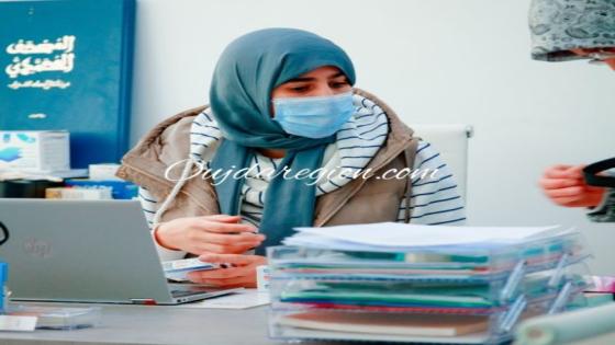 شاهد بوجدة..القارئة العالمية هاجر بوساق تستقبل حاملات كتاب الله في حملة طبية