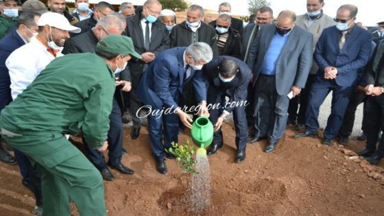 شاهد..وزير الفلاحة صديقي يخلق الحدث بجرادة باطلاق مشاريع السقي والحفاظ على سلالة بني كيل وغرس الغابات