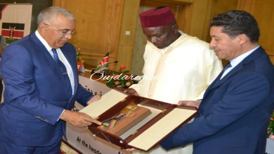 وفد كيني باللباس المغربي يوقع شراكة مع مجلس جهة الشرق
