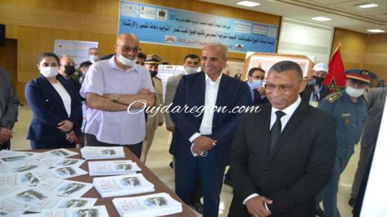 شاهدوا بفجيج..لاول مرة بالمغرب قافلة بكليات ومدارس عليا تذهب عند الشباب