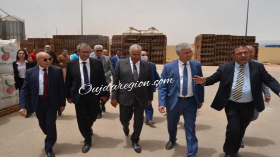 صديقي وزير الفلاحة يتفقد رفقة والي الجهة سير العمل بوحدة سوناكوس