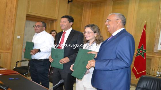 شاهد..الوالي الجامعي وبيوي يوقعان اتفاقية مع الوزيرة مزور لتقوية حضور الرقمنة بجهة الشرق