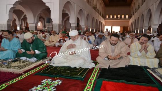 صلاة الجمعة بالزاوية البودشيشية بحضور علماء العالم يدعون لجلالة الملك محمد السادس بالنصر والتاييد