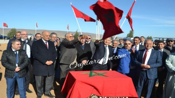 عين الصفا..وزير الفلاحة ووالي الجهة يوزعان اليات على الفلاحين ويطلقان وحدة تثمين الخروب