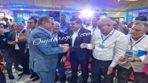 أخنوش يشجع منتخبي حزبه في جهة الشرق على البقاء في طرق “أغراس أغراس”