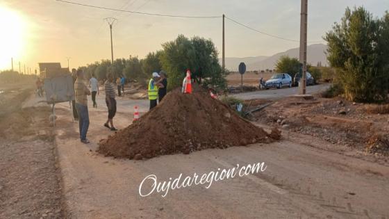 وجدة..فرق التجهيز تواصل فتح الطرق المغمورة بالفيضانات