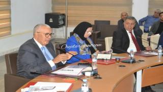 شاهدوا بوجدة..أزهار تجتمع بالوالي الجامعي لوضع اللمسات الأخيرة لشارع محمد الخامس بوجدة
