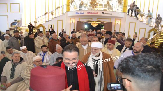 شاهدوا… استقبال وترحيب كبير لاهل الناظور والريف لشيخ البودشيشية في ليلة ربانية للمديح والسماع