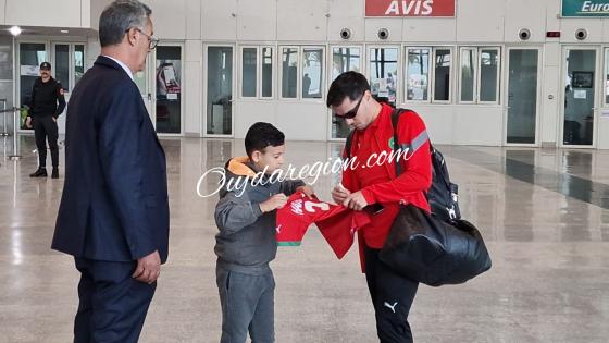 شاهدوا بوجدة لحظة وصول المنتخب الوطني بعد فوزه على الغابون
