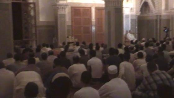 يالفيديو…وسط حضور كثيف،الأستاذ لمنور عدلي يلقي درسا دينيا حول أول من جهر بالقرآن الكريم