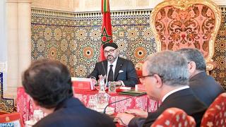 جلالة الملك يستفسر حول التدابير التي سيتم اتخاذها، قصد وفاء عدد من المؤسسات والمقاولات العمومية بالتزاماتها