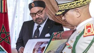 الحسيمة..الجنرال الوراق يسلم لجلالة الملك كتابا حول تحديث القوات المسلحة الملكية
