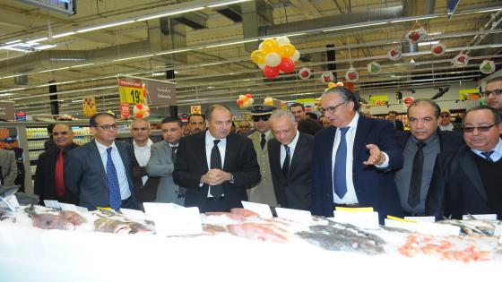 بالفيديو…والي الجهة الشرقية يفتتح carrfour رفقة عامل بركان