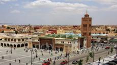 سكوب فوجدة لي غيصوتو فالمدينة اكثر 225 الف والقروي قل 35 الف واهل انكاد وبني درار فالصدارة