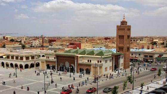 سكوب فوجدة لي غيصوتو فالمدينة اكثر 225 الف والقروي قل 35 الف واهل انكاد وبني درار فالصدارة