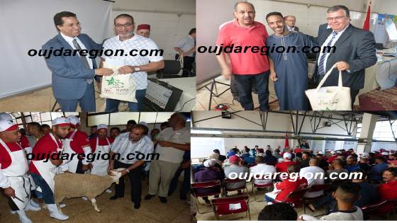 شاهدوا..وجدة:أيام قبل عيد الأضحى..مكتب السلامة الصحية يلتئم بالجزارين ويوزع ملابس صحية
