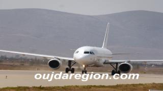 وجدة…نزول اولى الطائرات القادمة من الجزائر