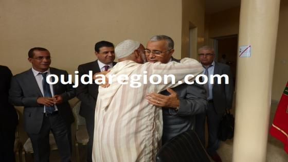 بالفيديو والصور..والي جهة الشرق وسط ساكنة العالم القروي للاستماع للهموم