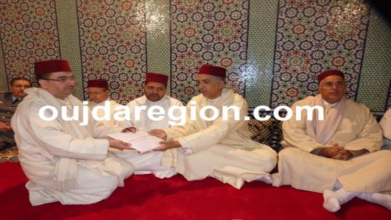 فيديو وصور…بحضور والي جهة الشرق لجنة ملكية تسلم هبة لضريح سيدي يحيى