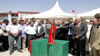 صور..تاوريرت:عامل الاقليم وبوجوالة يضعان الحجر الأساس لبناء قرية الصناع التقليديين