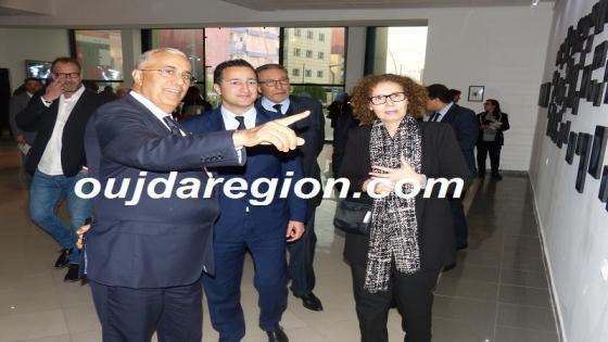 فيديو وصور..الوالي الجامعي والوزير الفردوس في زيارة لرواق الفنون بوجدة