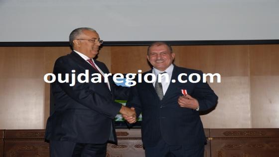 فيديو وصور..والي جهة الشرق يوشح المنعم عليهم بأوسمة ملكية بمناسبة الذكرى 42 لانطلاق المسيرة الخضراء