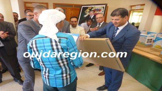 صوت وصور…400 لوحة شمسية لفائدة الرحل بإقليم جرادة