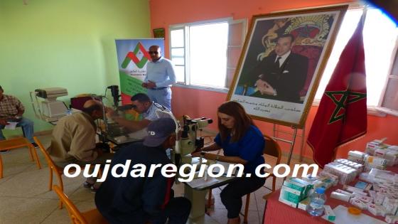 شاهدوا..قافلة مختصة في طب العيون تستقبل ساكنة الشريط الحدودي