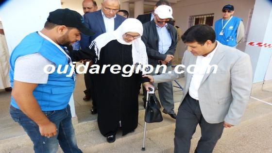 شاهدوا بالصوت والصورة…المئات من ساكنة أحواز جرادة يستفيدون من قافلة طبية وجمعية مغرب المبادرات تدخل على الخط