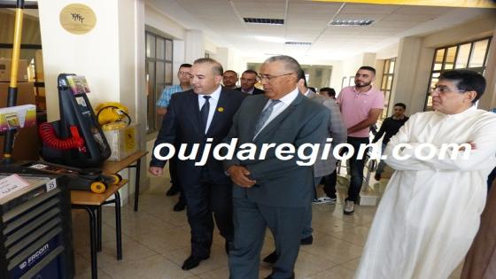 فيديو وصور..والي جهة الشرق يوزع ثلاثة ملايين درهم من التجهيزات على الشباب حاملي المشاريع