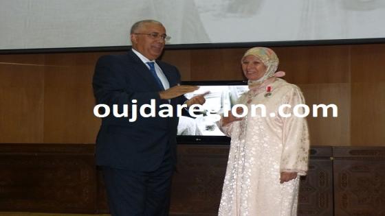 فيديو وصور…والي جهة الشرق يوشح المنعم عليهم بأوسمة ملكية