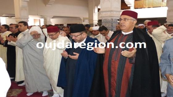 فيديو وصور..والي جهة الشرق يؤدي صلاة الاستسقاء مع جموع المسلمين