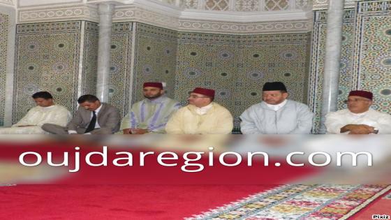 فيديو وصور..والي جهة الشرق والعلامة بنحمزة يرأسان حفل محو الأمية