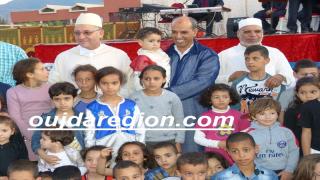 شاهدوا..كيف شارك حبوها عامل بركان الأرامل والأيتام فرحتي رمضان والعيد