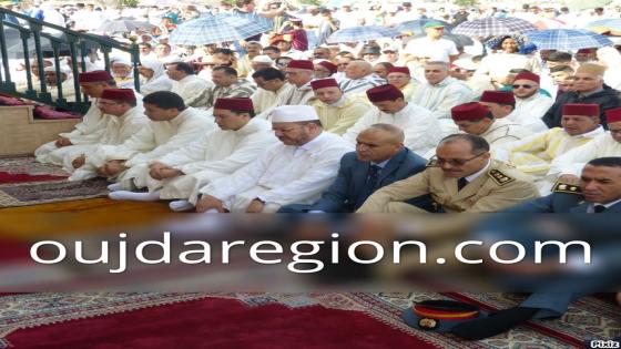 فيديو وصور..الكاتب العام لولاية جهة الشرق يؤدي صلاة عيد الفطر بمصلى سيدي يحي بوجدة