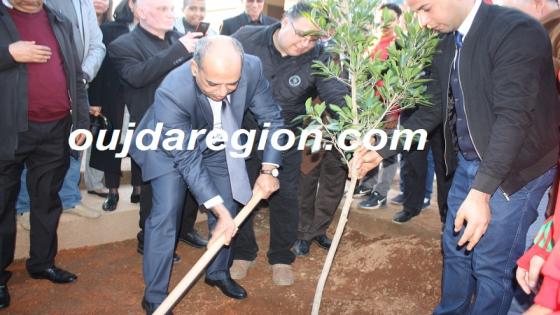 صوت وصور…حبوها عامل بركان يخصص عشية لتلاميذ النادي البيئي ويطلق حملة غرس الأشجار