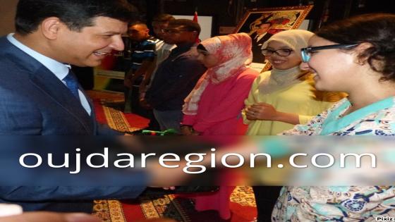 بالفيديو والصور..عامل اقليم جرادة يشارك التلاميذ المتفوقين فرحتهم وسط حضور غفير للساكنة