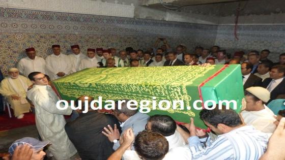 فيديو وصور..الوزير المنتدب لدى وزير الداخلية والوالي الجامعي في مقدمة مشيعي شقيق شيخ الطريقة البودشيشية