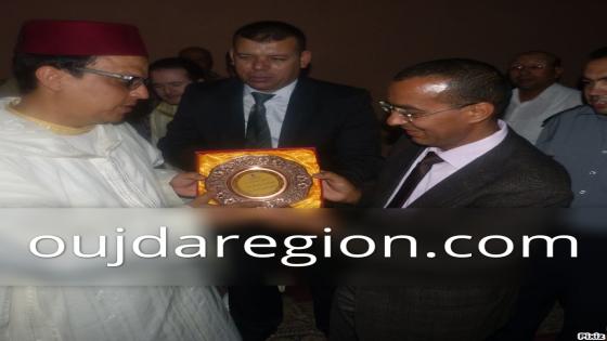 فيدو وصور..تاوريرت:عامل الاقليم يقيم إفطارا على شرف نزلاء المؤسسة السجنية