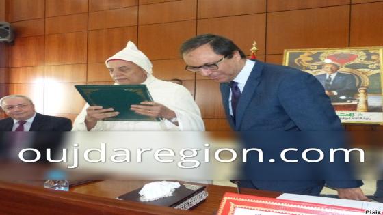 فيديو وصور…تاوريرت:اعمارة ينصب التويجر عاملا على الاقليم
