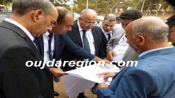 شاهدوا…الكاتب العام للنقل يتفقد تثنية طريق تافوغالت وعامل بركان يشدد على بقاء الرواج التجاري