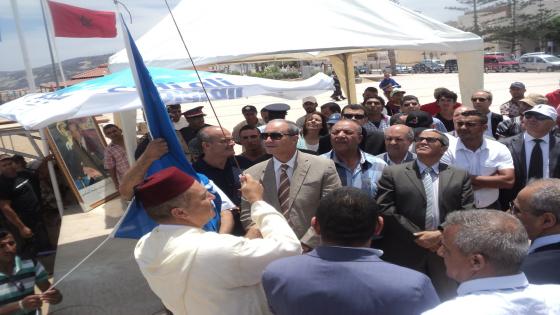بالفيديو…عامل بركان يرفع اللواء الأزرق للشاطئ السعيدية (صور)