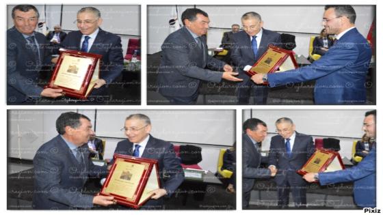 في لحظات اعتراف وتقدير تكريم مدرسة التوثيق الاستاذ الحبيب احد رجالات وجدة