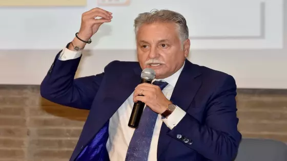 هل يقود نبيل بن عبدالله وزارة التعليم ؟